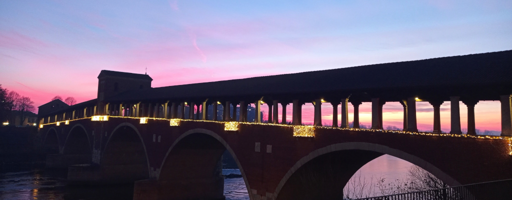 Il Ponte Coperto e la cupola del Duomo a Pavia